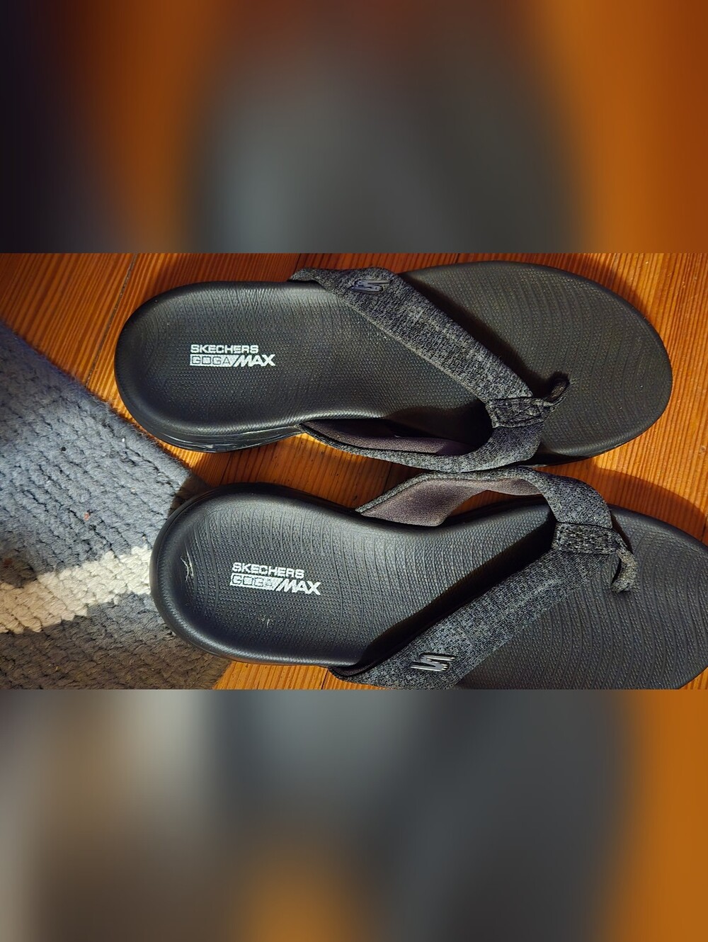 Skechers GogaMax Black Gray Slip-On Sandal EUC Sz 8
